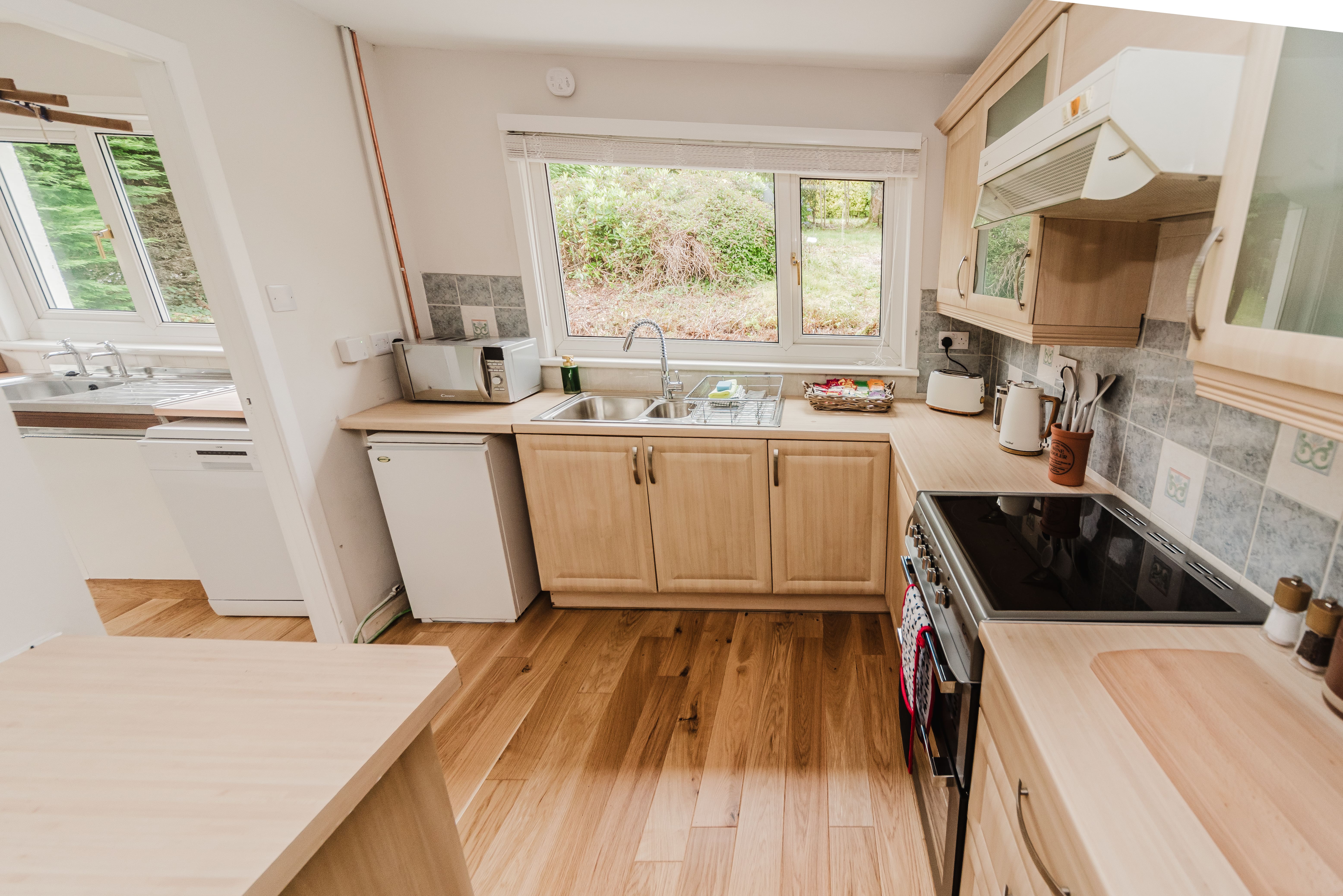 Fully equipped kitchen with dishwasher